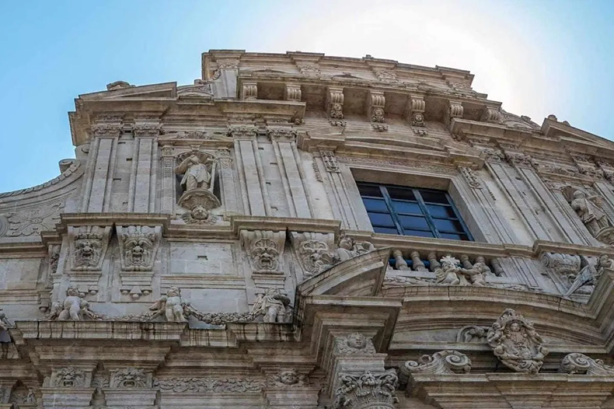 Facciata barocca della Basilica di San Sebastiano ad Acireale